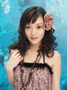 丝袜李小璐广告,李小璐演绎时尚魅力，引领潮流风尚