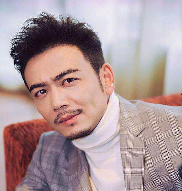 小包 明星,闪耀舞台的璀璨新星