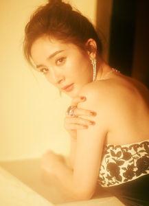 抹胸明星美女图.,明星美女们的优雅风采