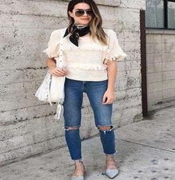 深蓝色牛仔配什么丝袜,演绎时尚新潮流