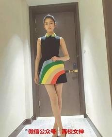 关晓彤脱鞋揉脚视频,太接地气了！